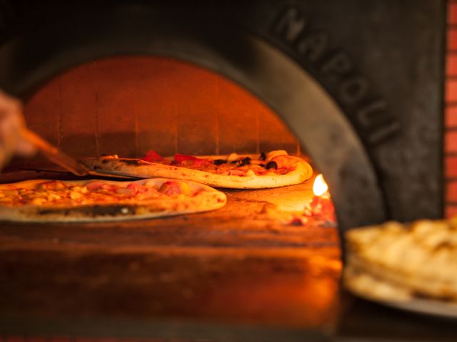 Pizzas a la parrilla - Salón Altos de la Vía