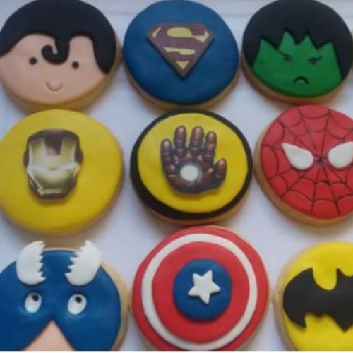 Cupackes de superhéroes para mesa de postres