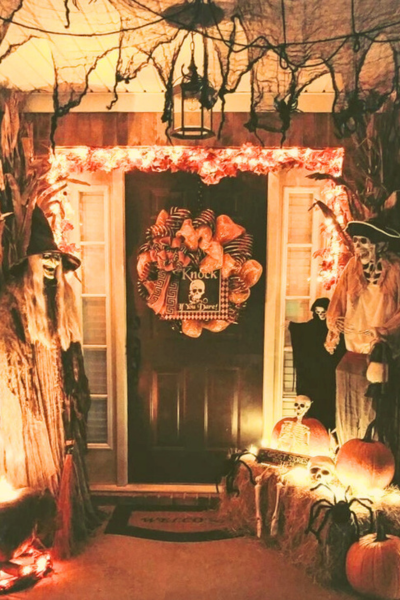 Entrada decorada para fiesta de halloween