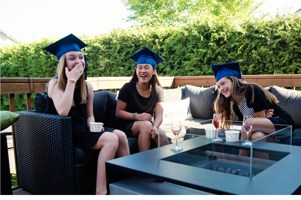 Chicas en su fiesta de graduación