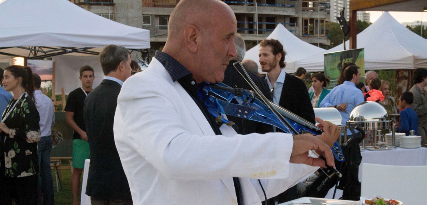 Música en vivo para eventos: cómo elegir el show ideal para fiestas sociales y eventos empresariales