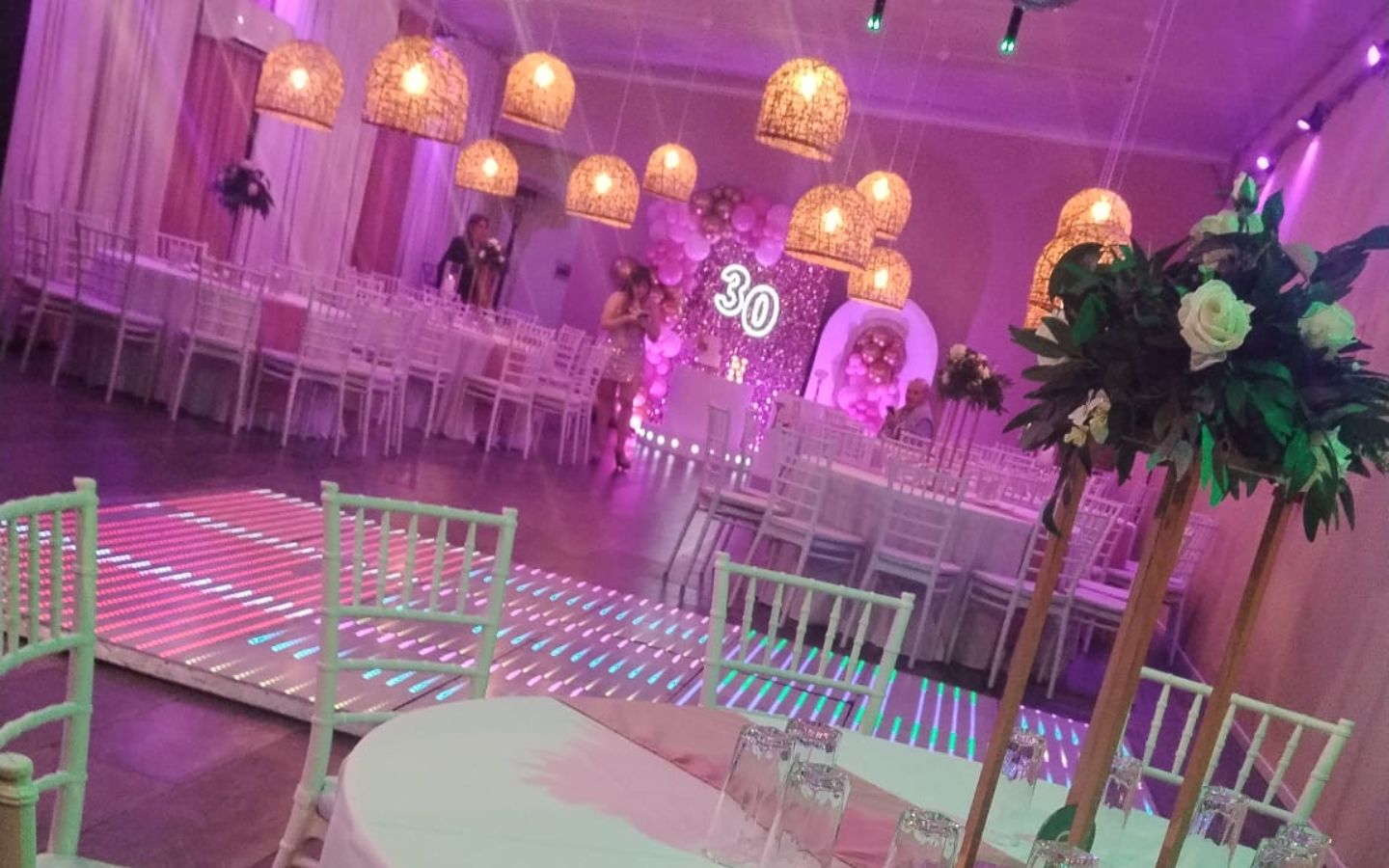 cumpleaños de 30 en salón de fiestas Aserrán