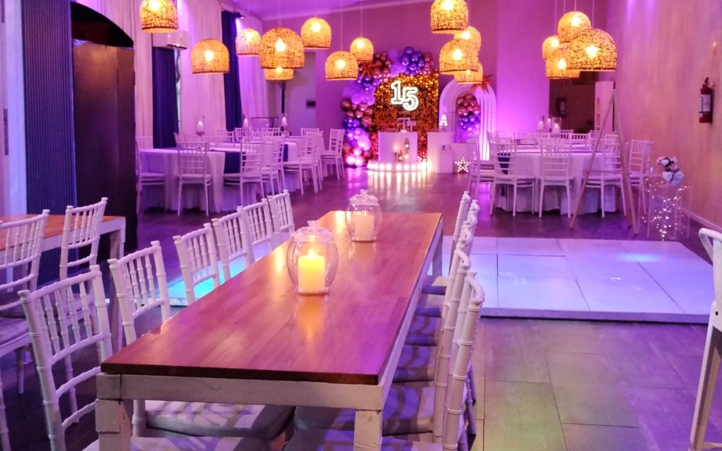 fiesta de cumpleaños de 15 en salón de fiestas Aserrán