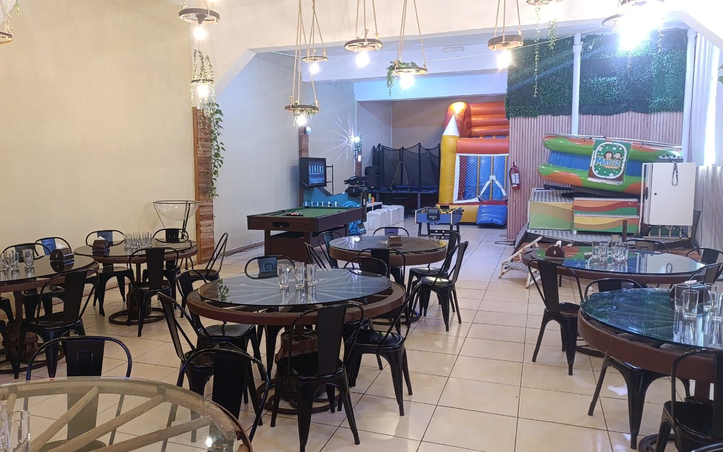 ambientación salón para cumpleaños infantiles Aserrin Aserrán