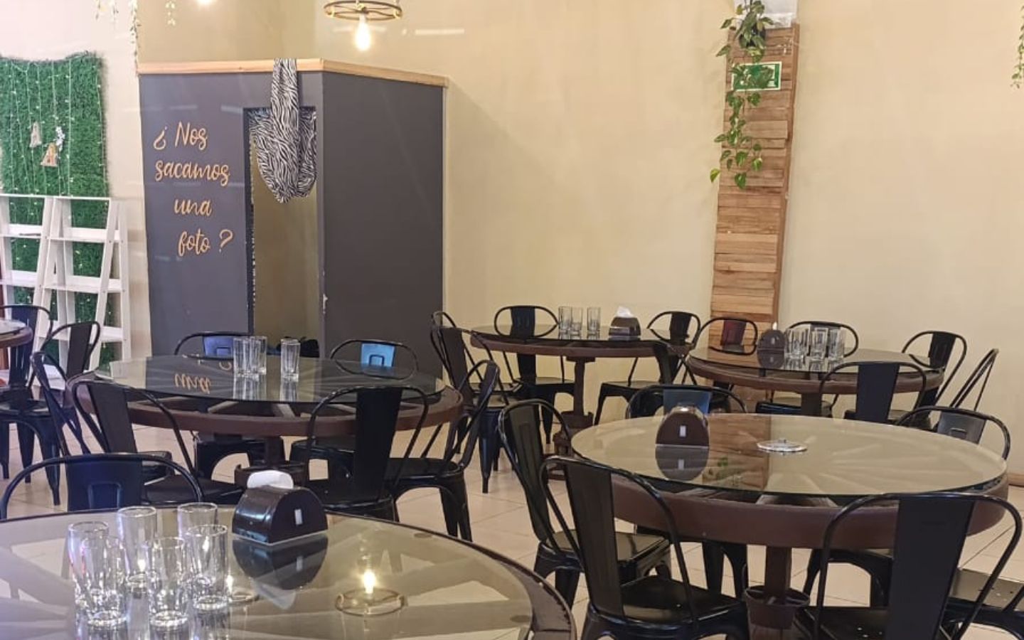 ambientación salón para cumpleaños Aserrin Aserrán