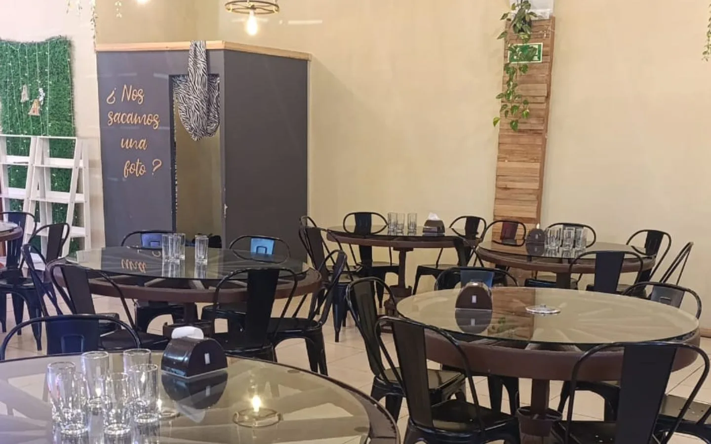 ambientación salón para cumpleaños Aserrin Aserrán