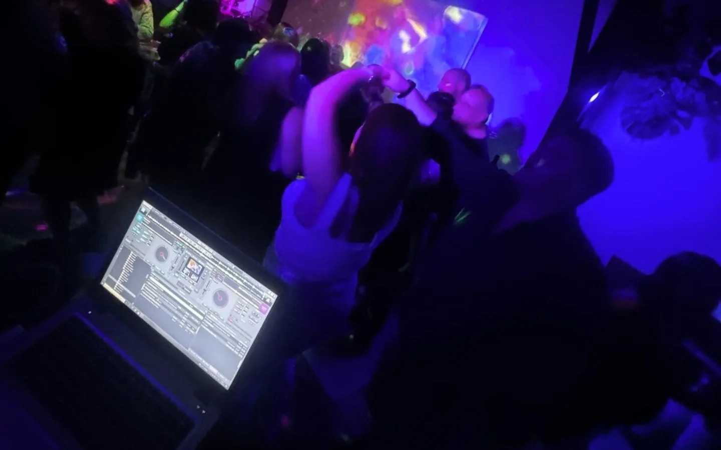 Discoteca para fiestas y eventos - Aura Audio e Iluminación