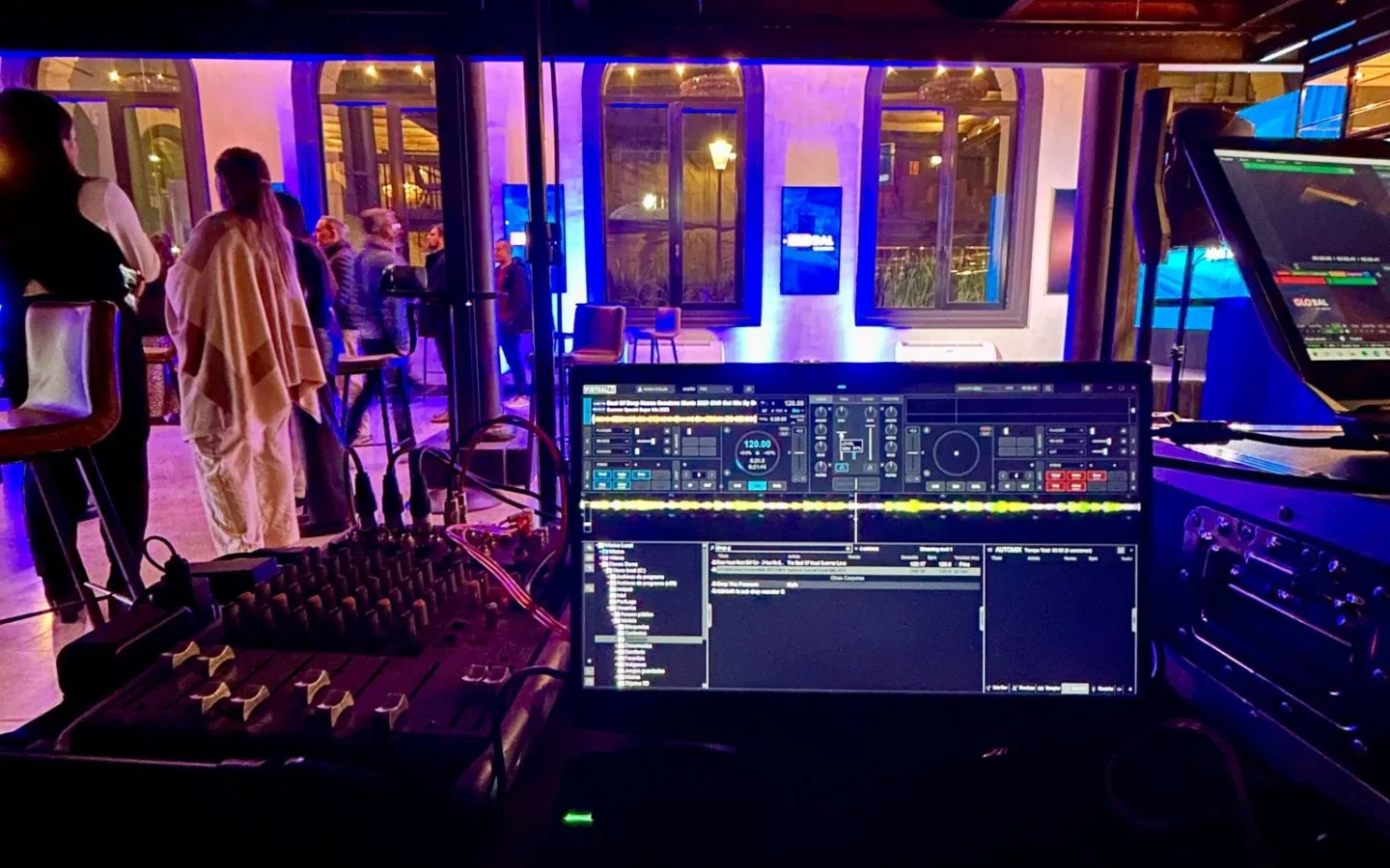 Discoteca para fiestas y eventos - Aura Audio e Iluminación