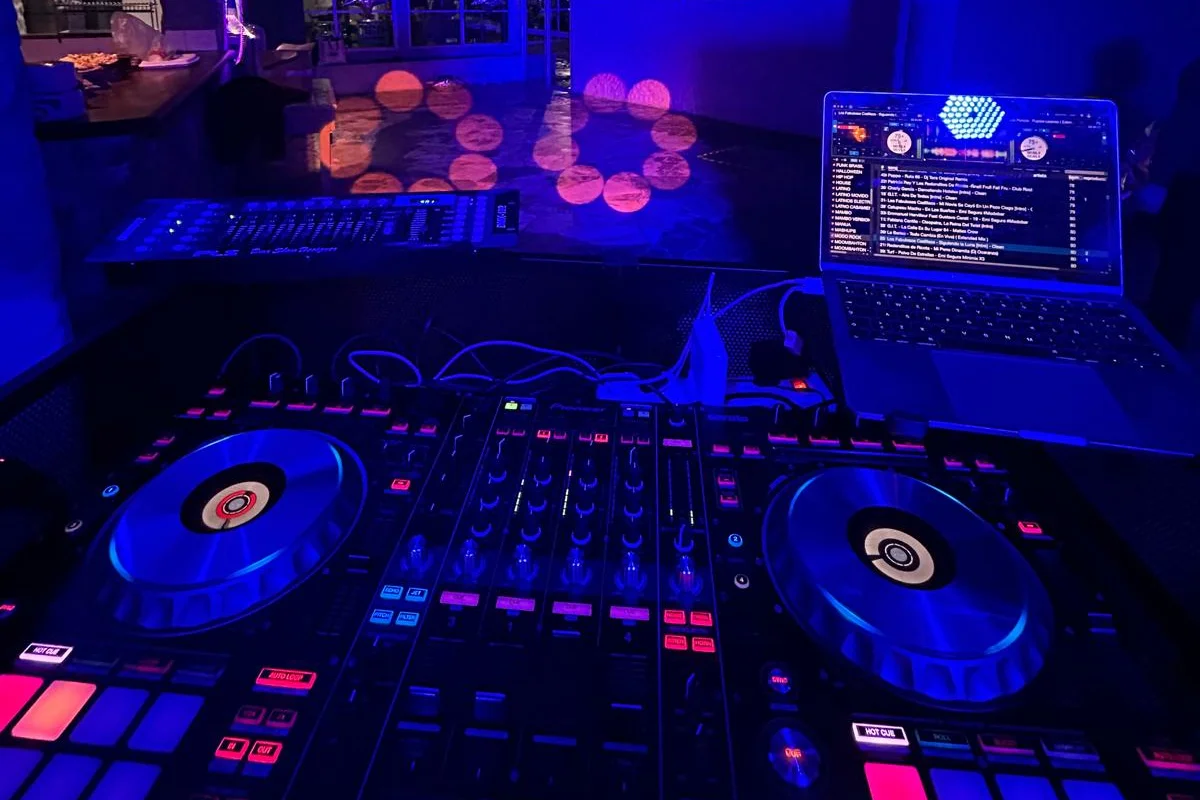 discotecas-aura-audio-e-iluminacion.webp