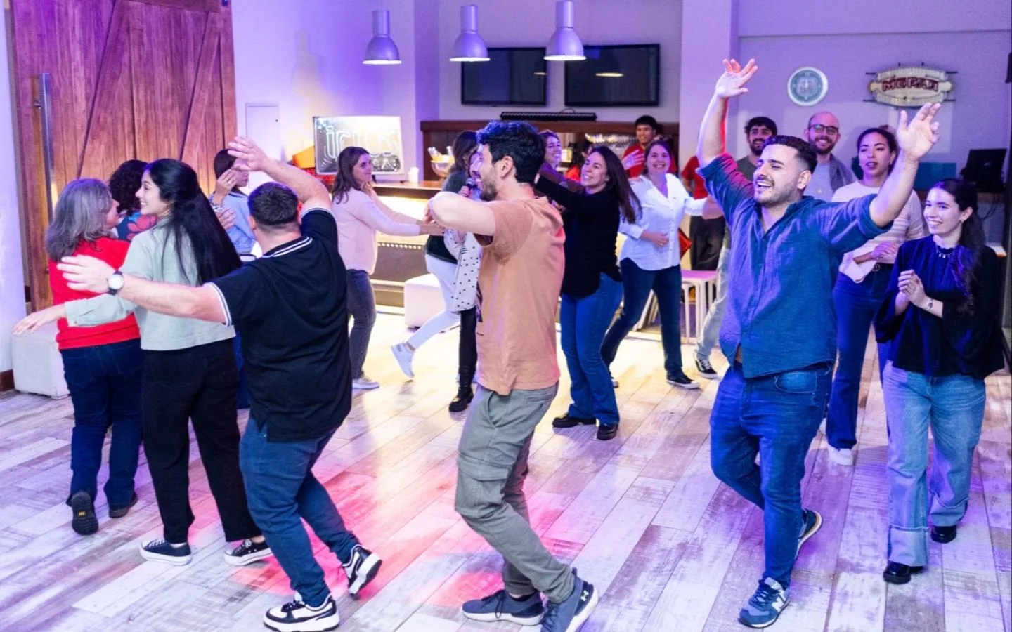 diversión en fiesta de adultos en salón Chums Parque