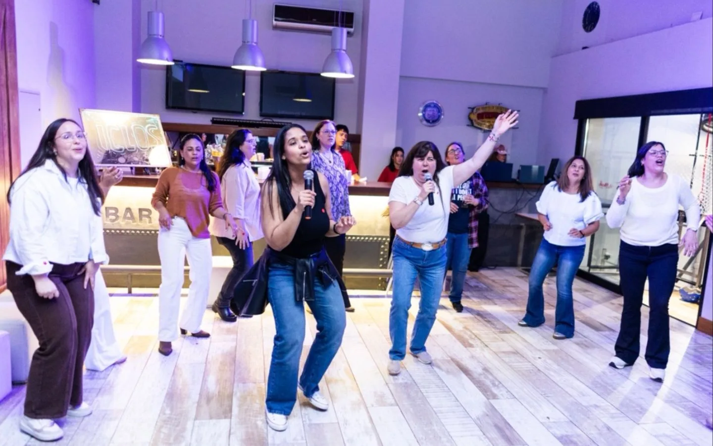 karaoke en cumpleaños de adultos en Chums Parque