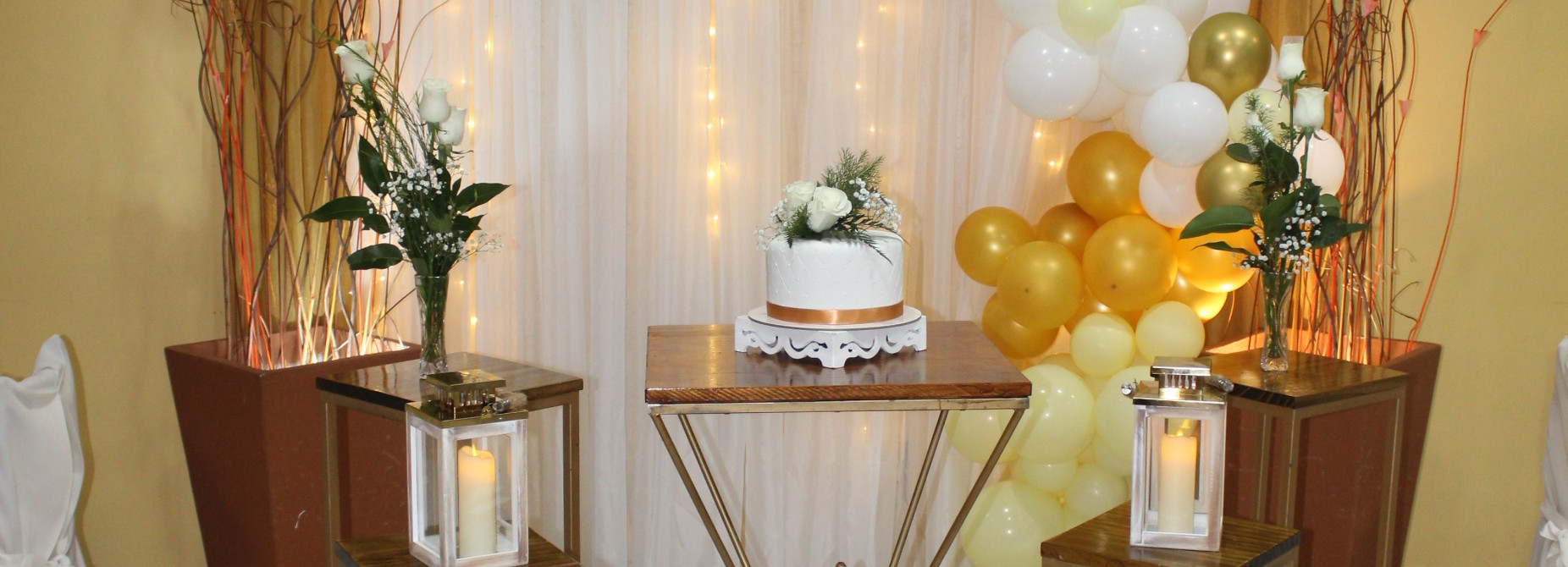 Decoración de mesa principal - Salón de Fiestas Clave de Sol