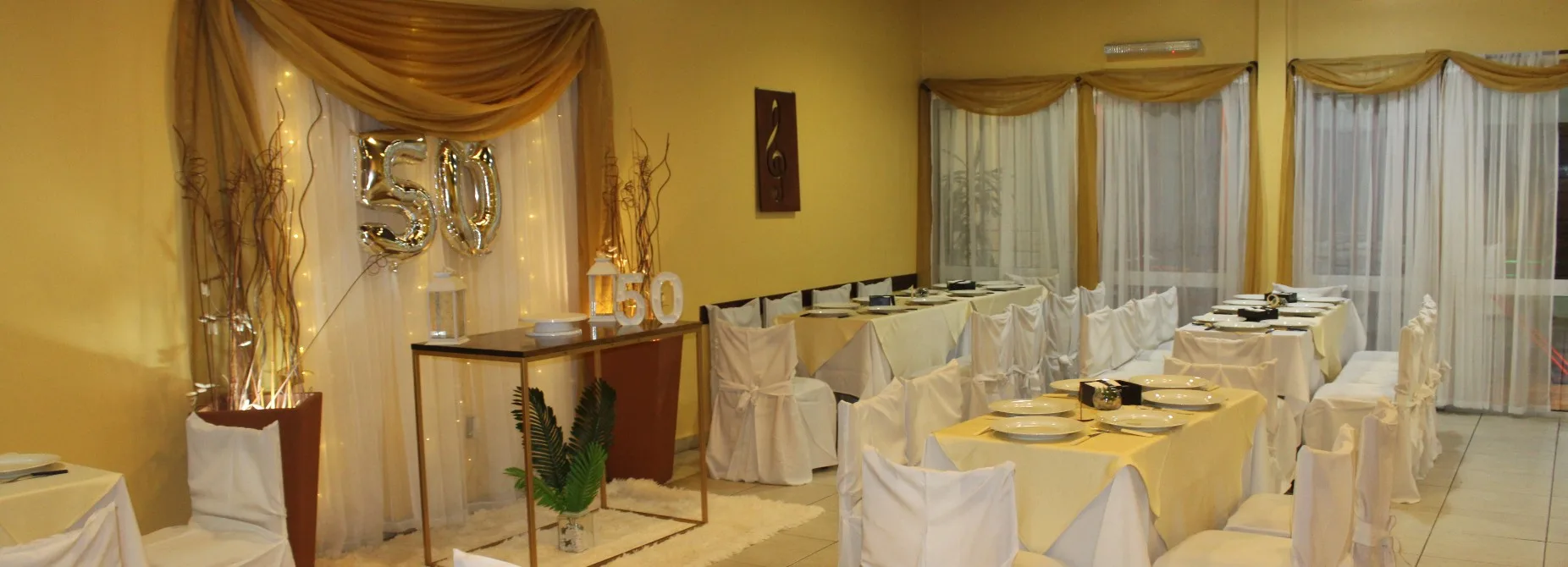 Decoración fiesta 50 años - Salón Clave de Sol