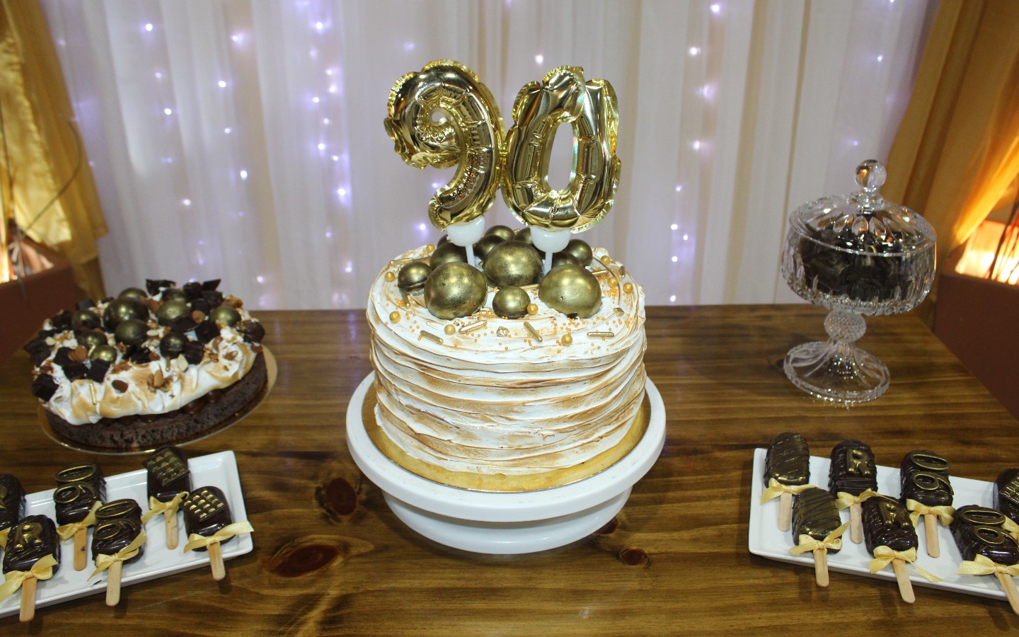 Torta principal para cumpleaños de 90 años - Salón Clave de Sol