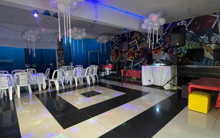 COMICS CENTER