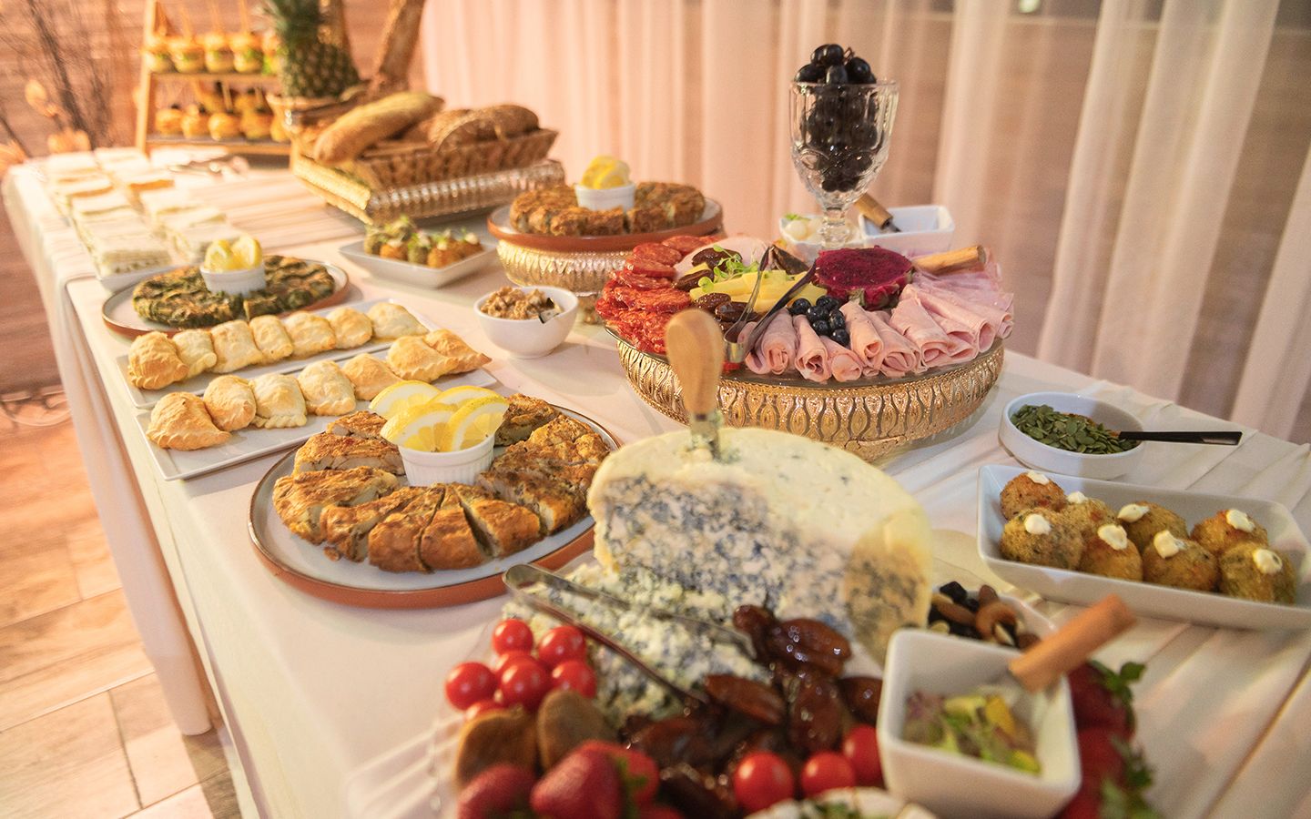 Mesa buffet - Salón de Fiestas Deco Eventos