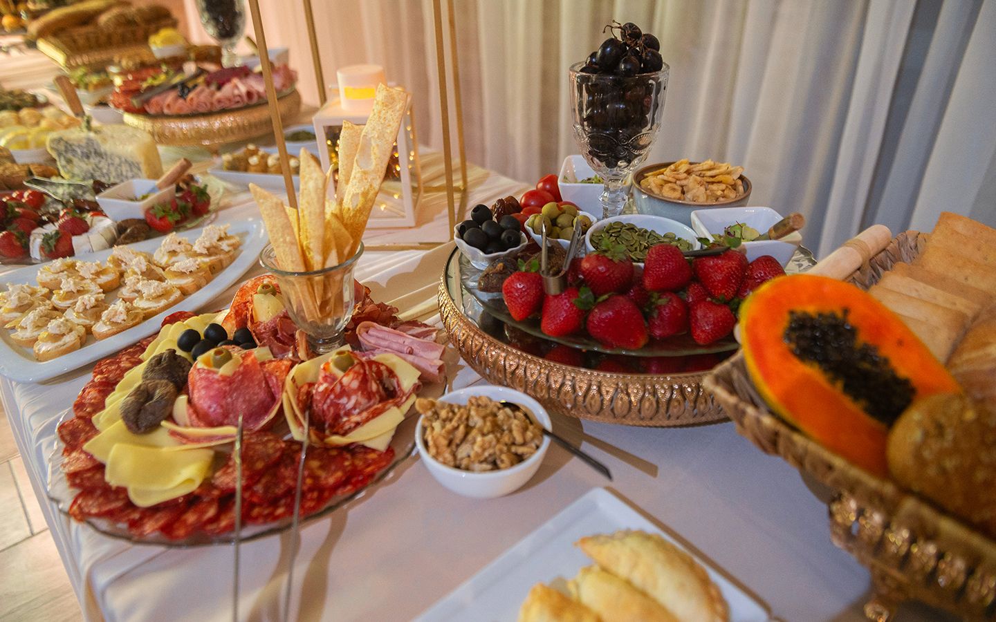 Mesa buffet - Salón de Fiestas Deco Eventos