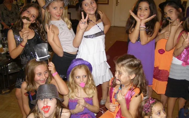 GLAM GIRLS