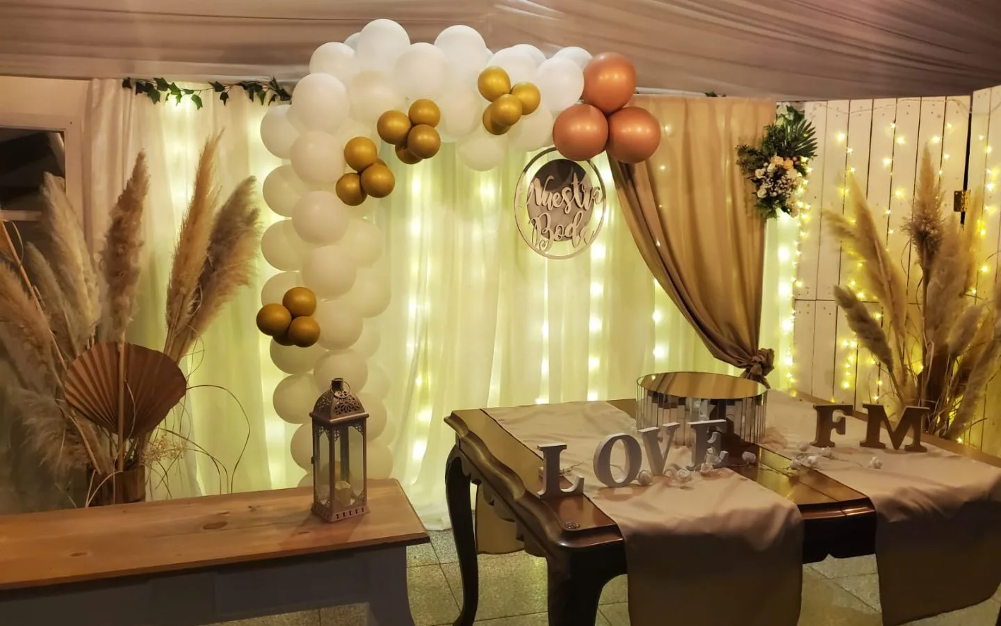 decoración mesa de torta de boda