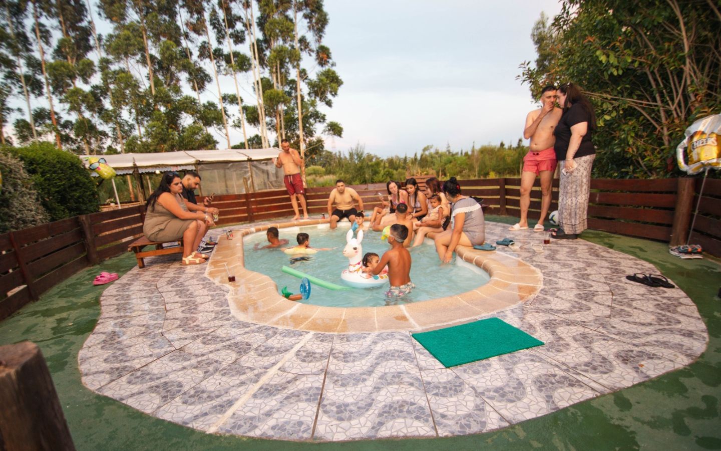 fiesta en la piscina - Chacra La encontrada