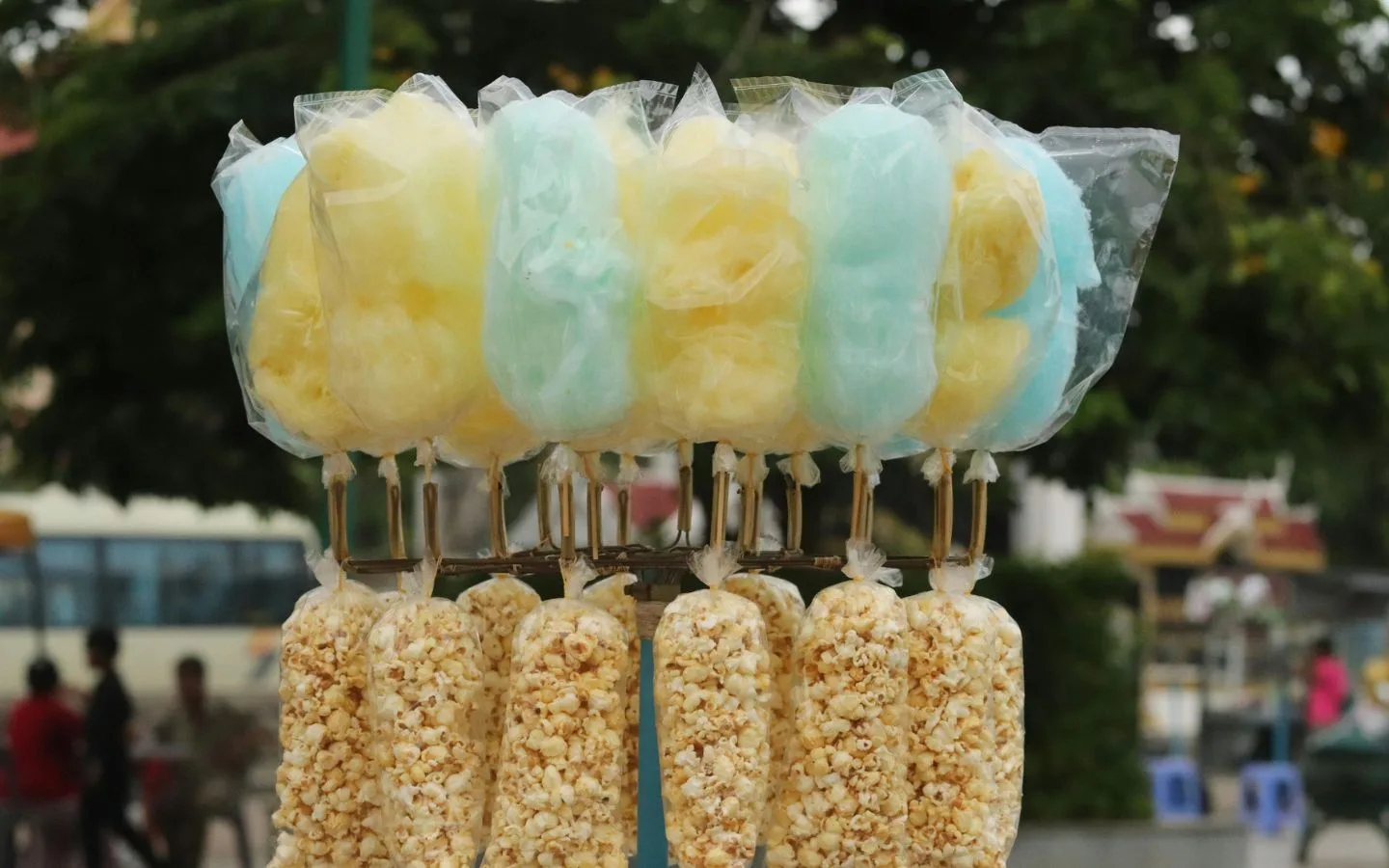 copos de algodón de azúcar y pop acaramelado para fiestas y eventos