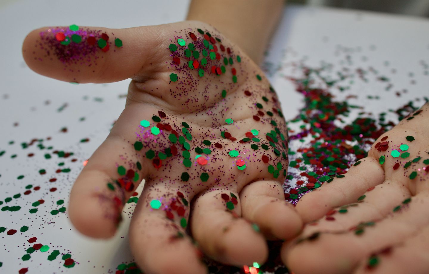S.O.S. GLITTER STAND