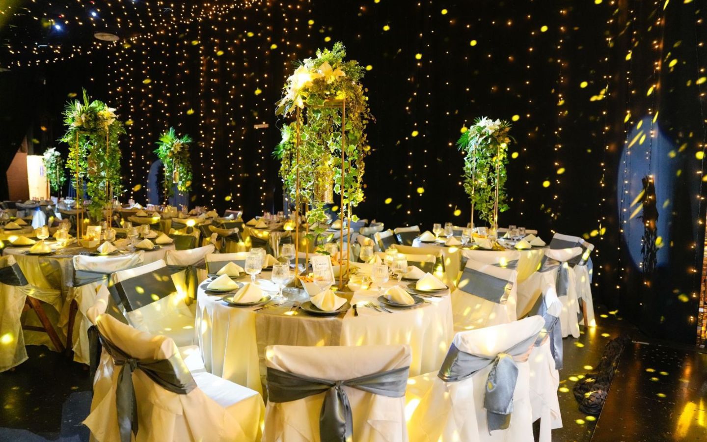 Decoración mesas Salón de fiestas Portofino