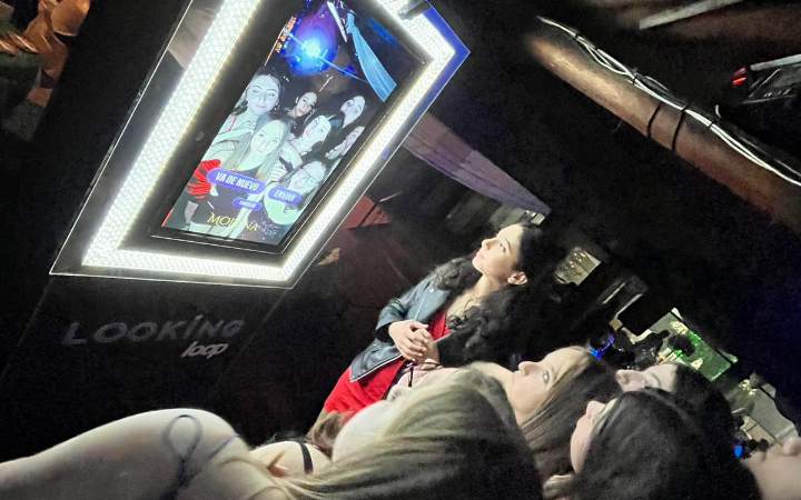 S.O.S. CABINAS  — Cabina de fotos y plataforma 360 para tu fiesta de 15 años