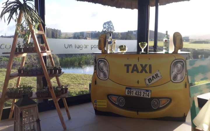 TAXI BAR