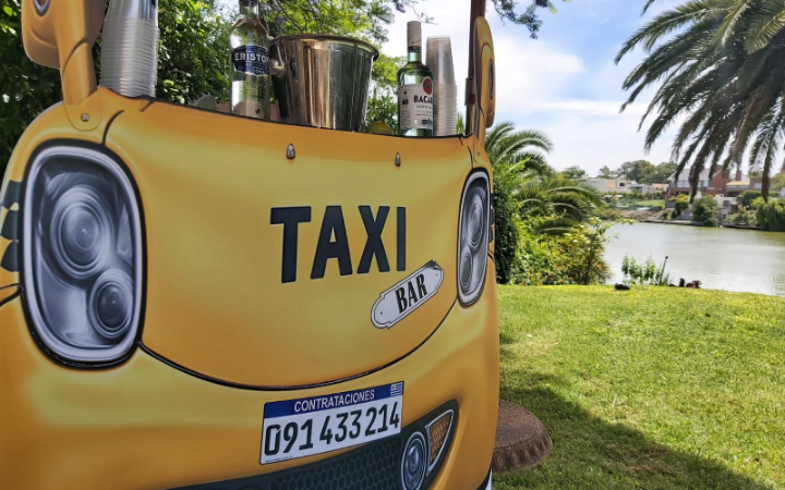 TAXI BAR