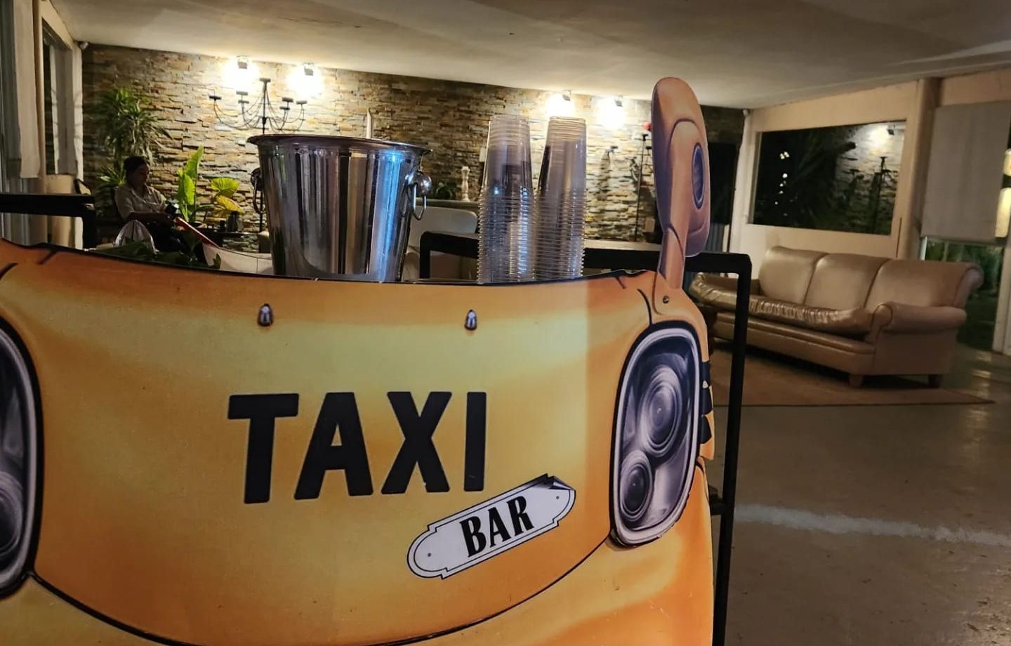 TAXI BAR