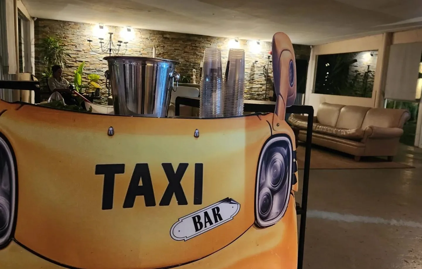 TAXI BAR