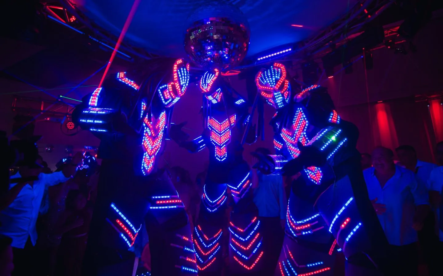 WOLF THEPREDATOR